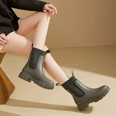 Women’s Chelsea Ankle Boots - Block Heel and Elastic Panels