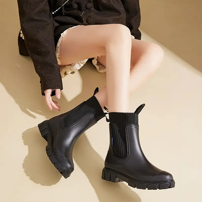 Women’s Chelsea Ankle Boots - Block Heel and Elastic Panels