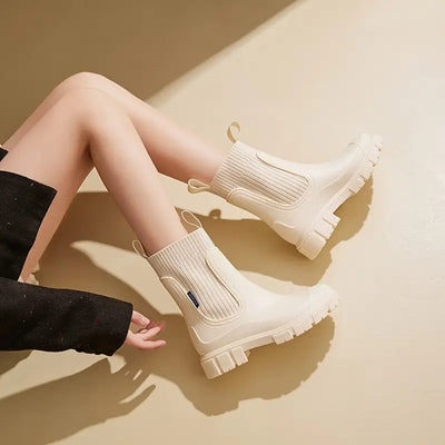 Women’s Chelsea Ankle Boots - Block Heel and Elastic Panels